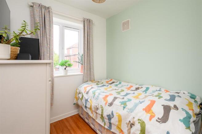 4 bed Semi-Detached for sale Image 10