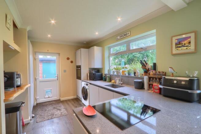 3 bed Bungalow for sale Image 8