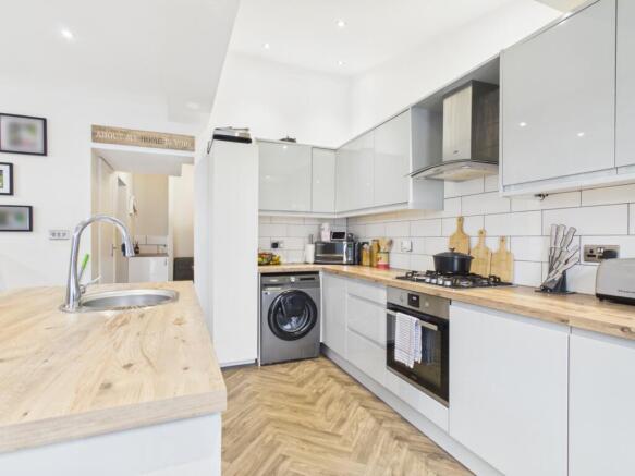 3 bed Semi-Detached for sale Image 12