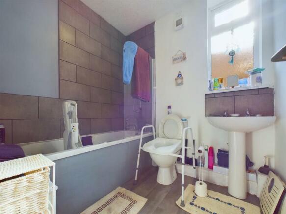 6 bed Block of Apartments for sale Image 6