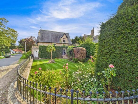 3 bed Detached for sale Image 6