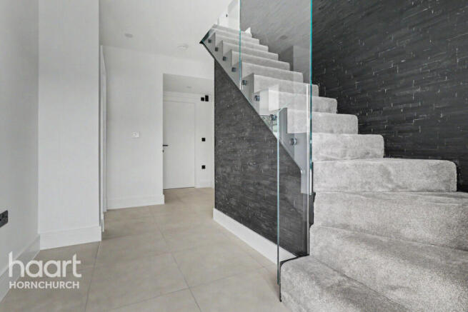 4-bed detached on Rutland Approach, Hornchurch, £800,000