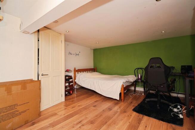 1 bed House for sale Image 8