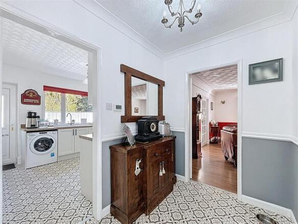 4 bed Detached Bungalow for sale Image 8
