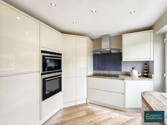 3 bed Semi-Detached for sale Image 7