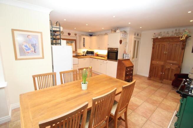 LIVING KITCHEN