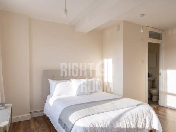 room-2-71-seyssel-street-e14-3eh-1066309