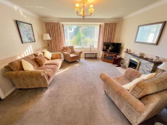 4 bed Detached for sale Image 8