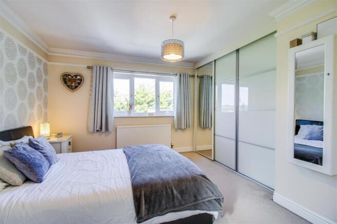 4 bed Detached for sale Image 8
