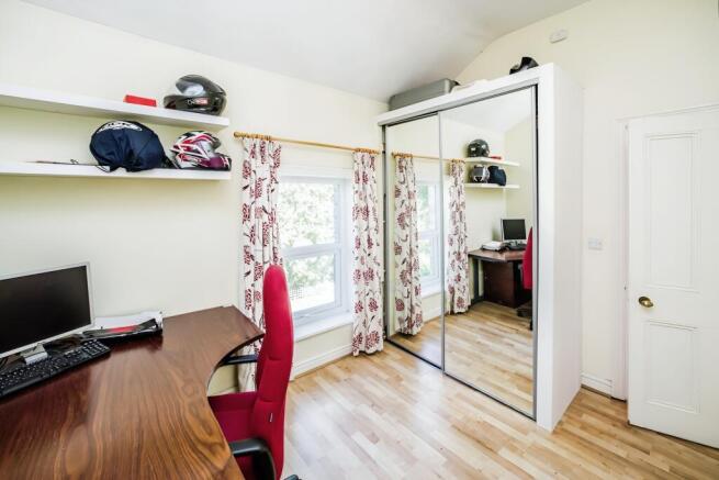 3 bed Terraced to rent Image 8