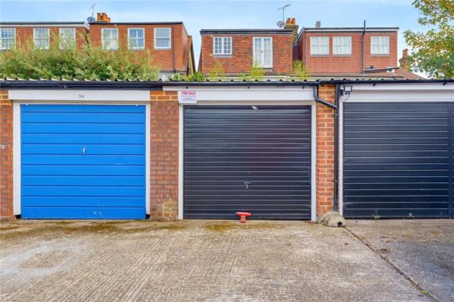 Studio parking on Burntwood Grange Road, SW18, £80,000