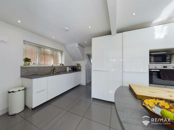 Kitchen 4.jpg