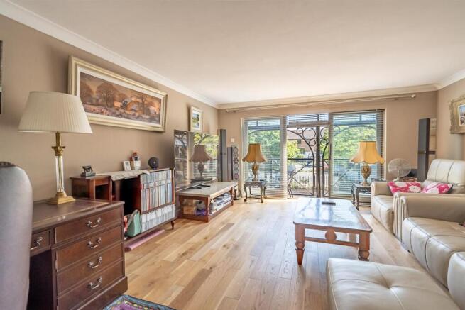 3 bed Town House for sale Image 5