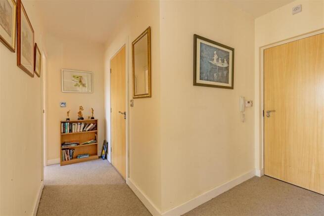 2 bed Apartment for sale Image 8