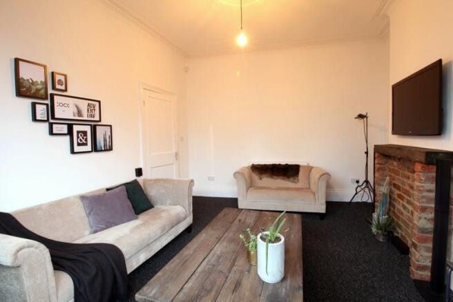 4 bed House to rent Image 4