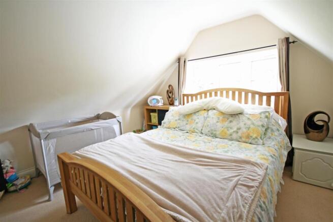 11 Newtown Road bed 