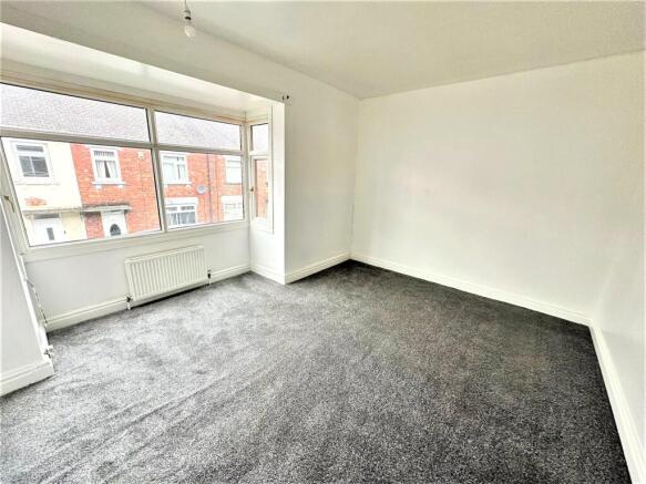 2 bed Terraced to rent Image 6