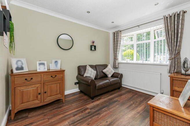 4 bed Link Detached House for sale Image 9