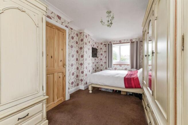 4 bed Semi-Detached for sale Image 9