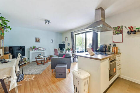 117 Hamlets Way, LONDON