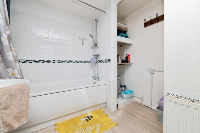 3 bed Terraced for sale Image 8