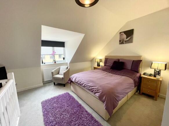 MASTER SUITE / DOUBLE BEDROOM