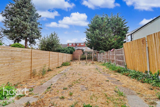 Ladysmith Avenue, Ilford photo 4