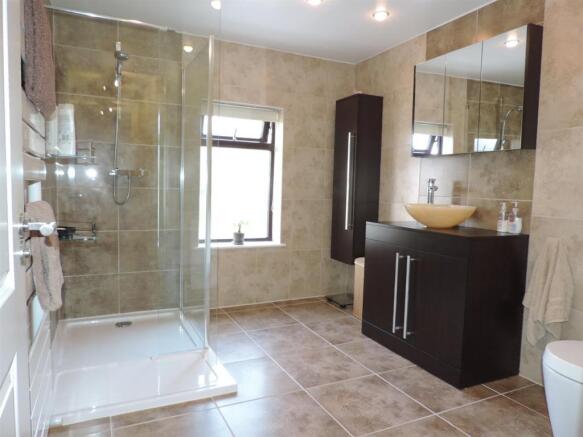 SHOWER ROOM