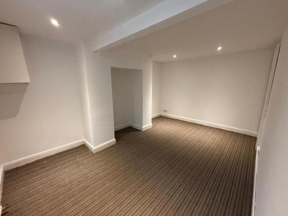 2 bed House to rent Image 7