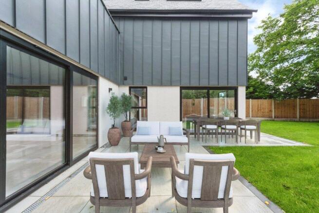 Kingfield Green, Woking, Surrey, GU22 photo 4