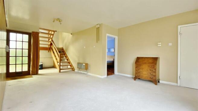 Entrance Hall/Dining Room