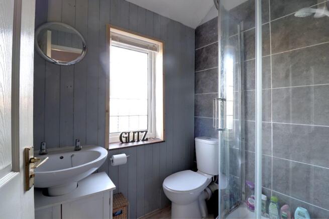 Ensuite to Bed 1