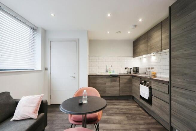 1 bed Apartment to rent Image 4