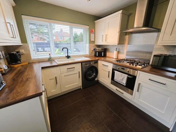 3 bed House for sale Image 8