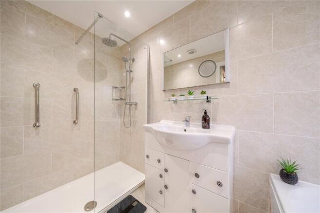 4 bed Detached for sale Image 7