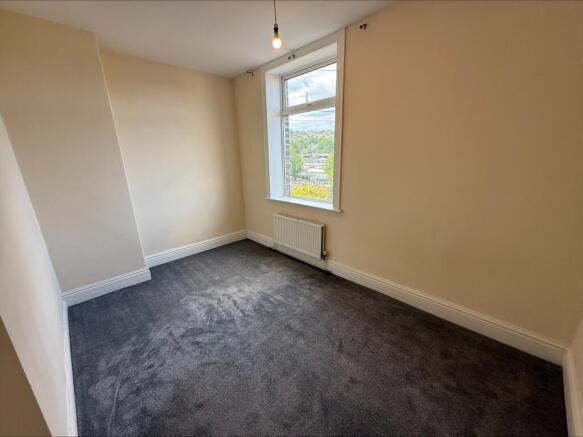 3 bed Terraced to rent Image 5