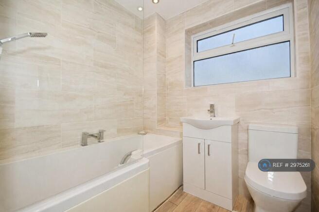 3 bed Semi-Detached to rent Image 8