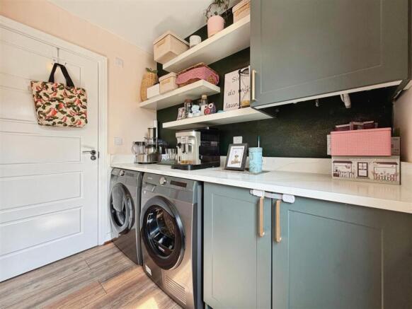 4 bed Detached for sale Image 10