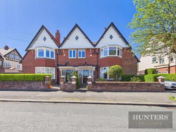 5 bed Semi-Detached for sale