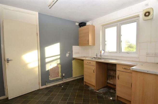 FITTED KITCHEN