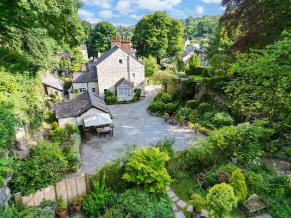 Cascades House, parking and border with Gardens.jp