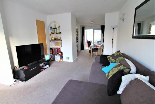 Lounge/Dining Area