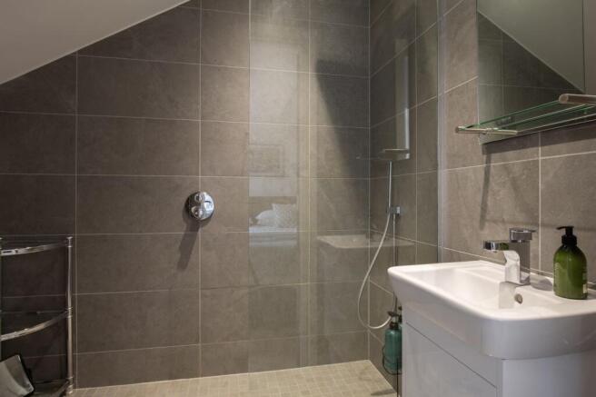 3 bed Apartment for sale Image 8