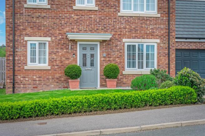 4 bed Detached for sale Image 5