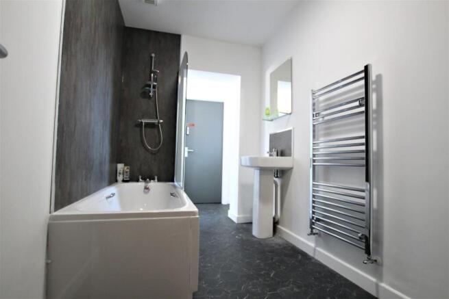 Flat 1 Shared Bath.JPG