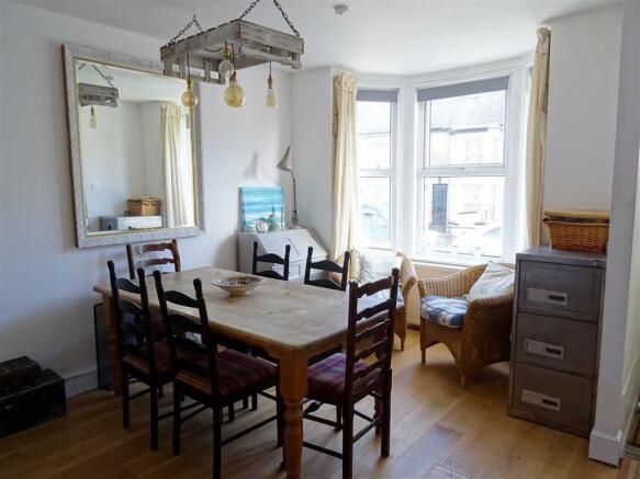 LIVING/DINING AREA: