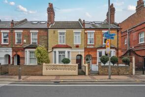 6, Chestnut Grove, London SW12 8JD