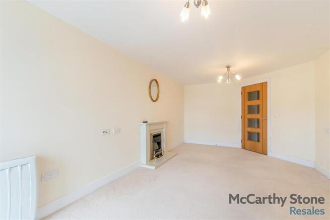 8694428-interior17.jpg