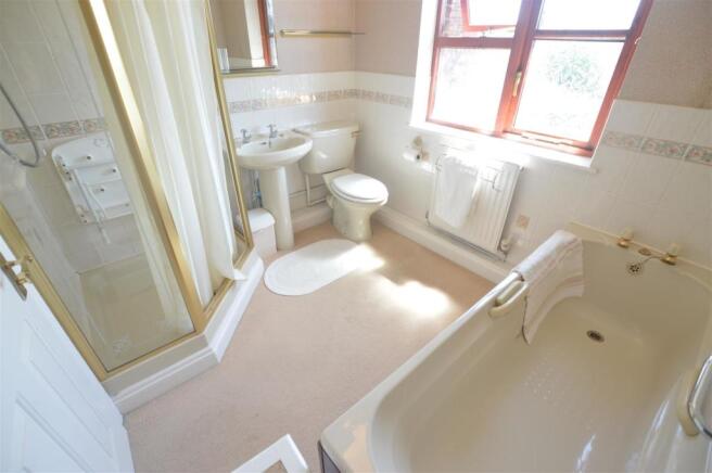 Family Bathroom.JPG