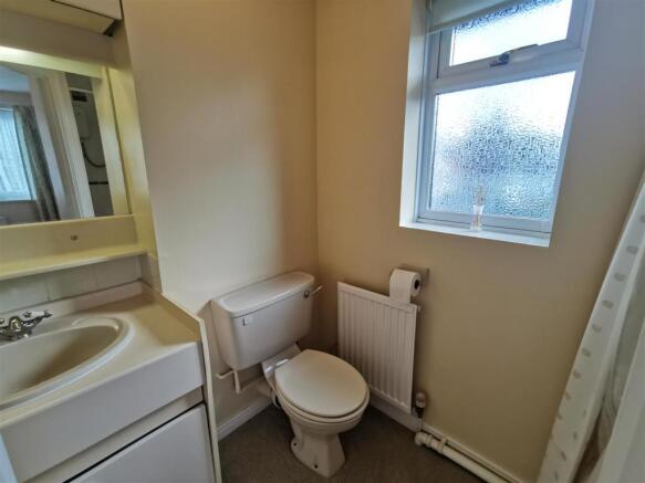 40 Mounton Drive, En-SUite.jpg